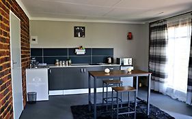 Peaceful Mountain Cottage :Hikes/Boma/Animals/Pool